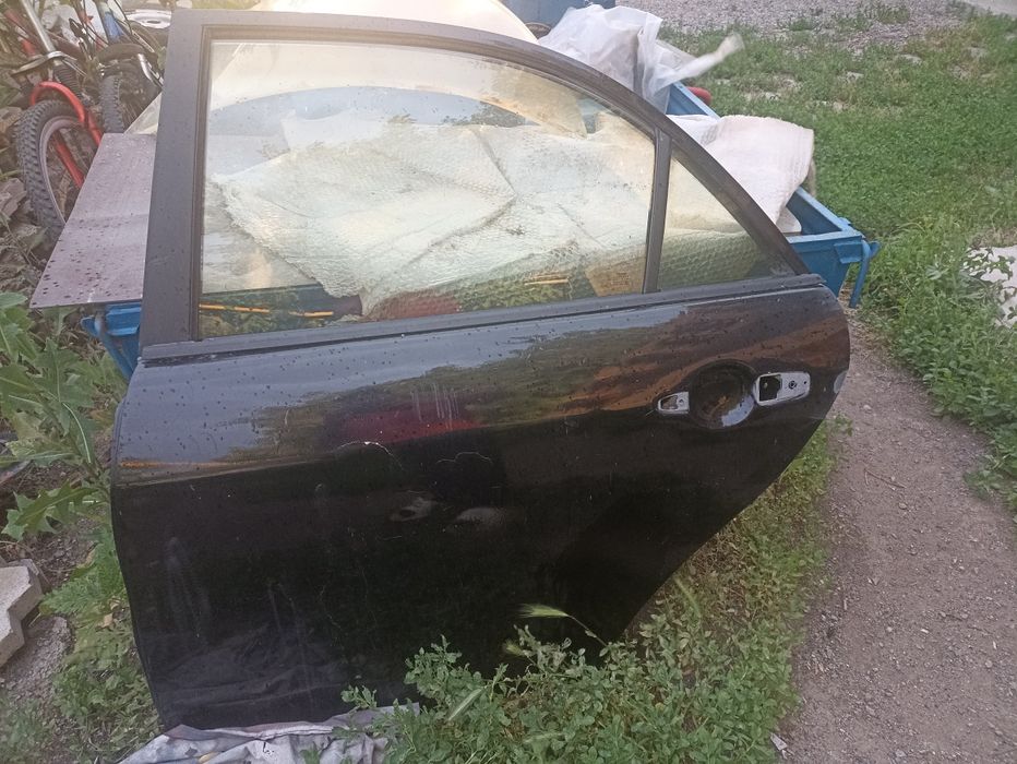 Продам дверь Мазда 6