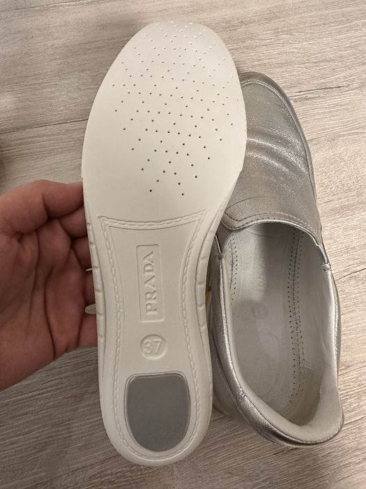 Кожаные слипоны Prada