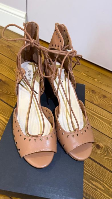 Босоножки кожанные