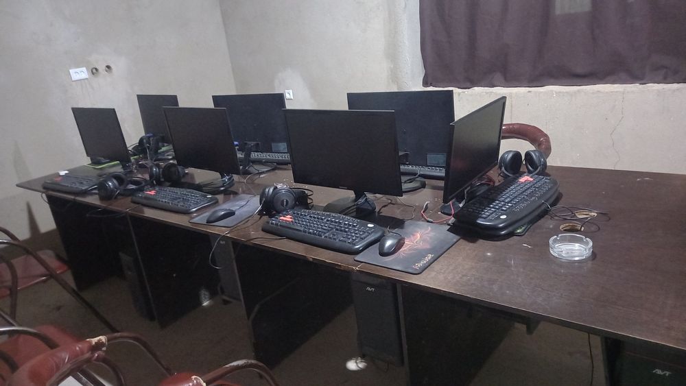 Kompyuterlar sotiladi xolati yaxwi yangi olingan xolati yaxwi