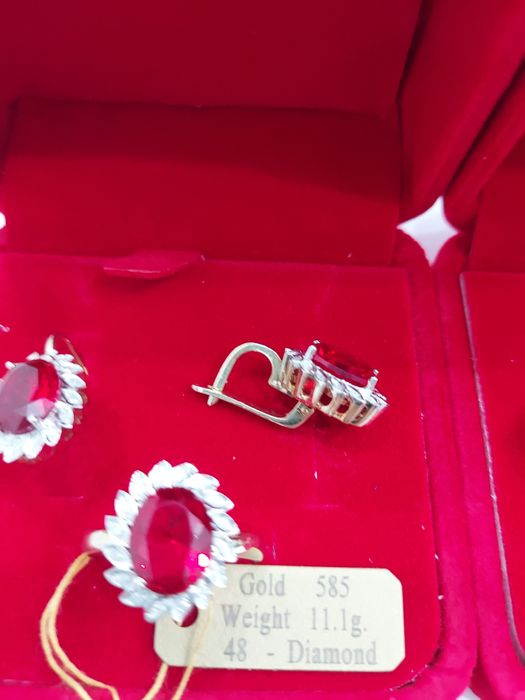 Продам бриллиантовый комплект