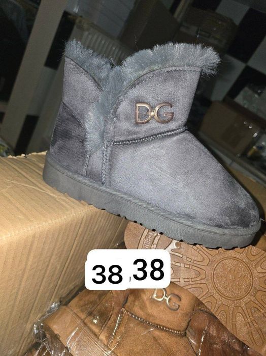 Ghetute si ugg-uri pret redus