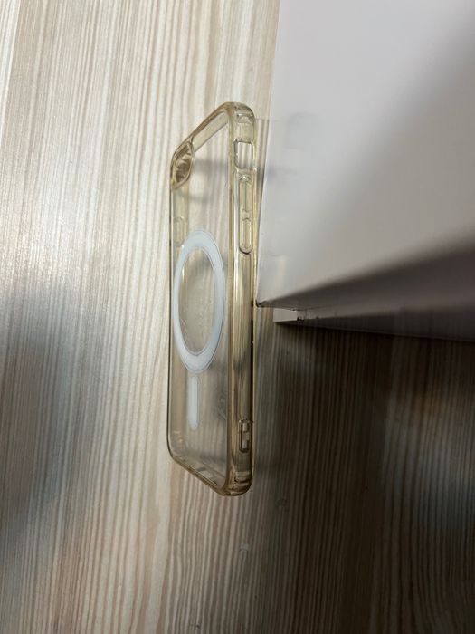 Продавам използван калъф за iPhone SE