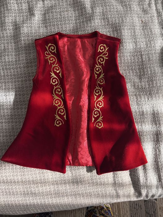 Продаю детскую национальную желетку