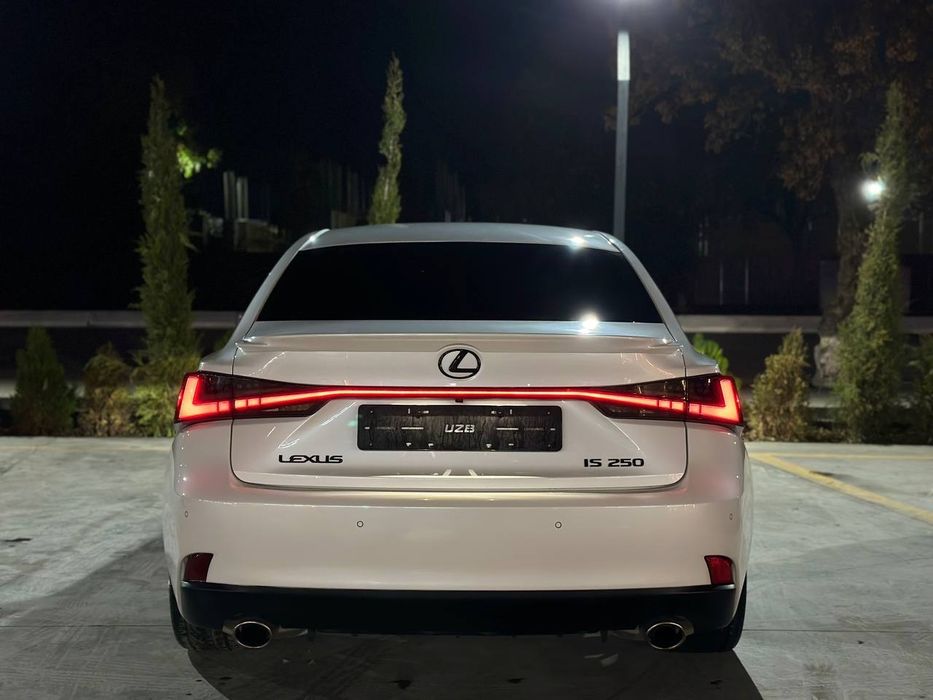 LEXUS IS250 sotiladi
