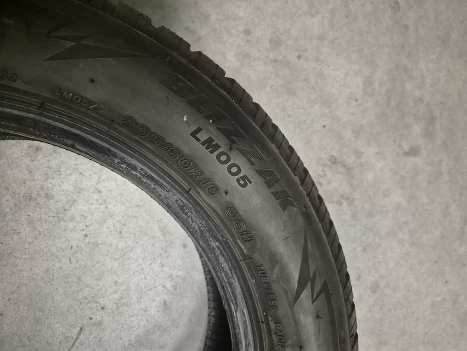 2 anvelope iarna Bridgestone 205 60 16 stare foarte buna