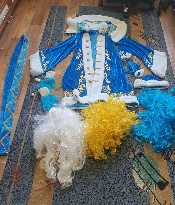 Продам  костюмы  дед мороз  снегурочка