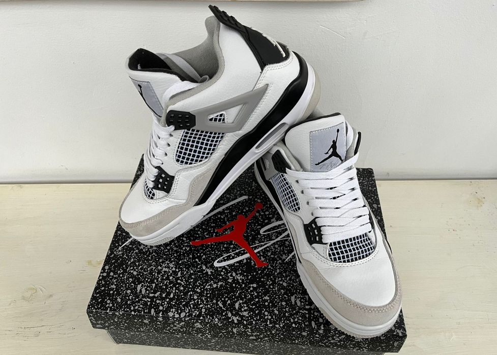 Vând Air Jordan 4Retro Military Black