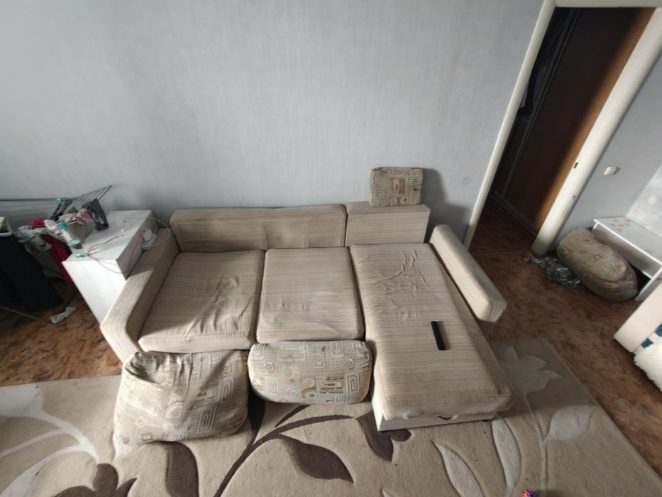 Угловой диванчик