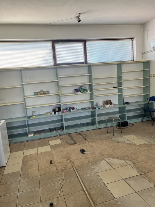 Равтове и стелажи