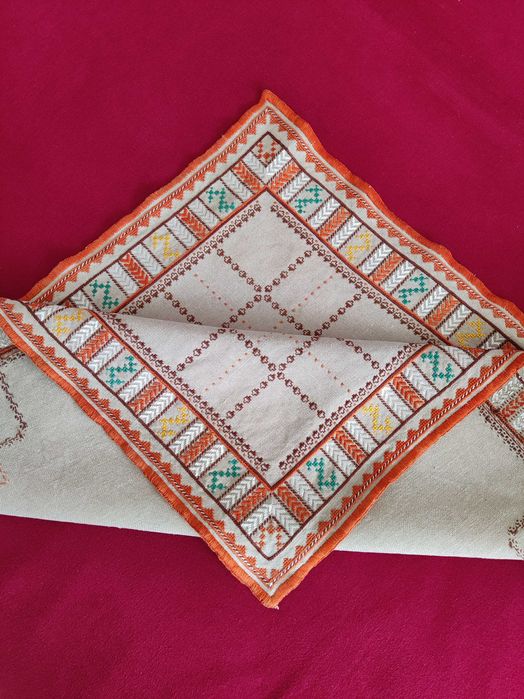 Ръчно бродирано каре