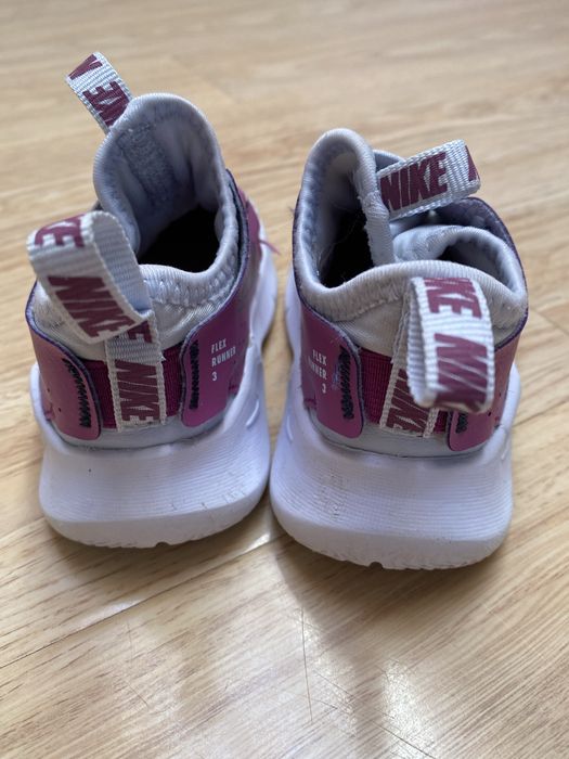 Adidasi Nike.