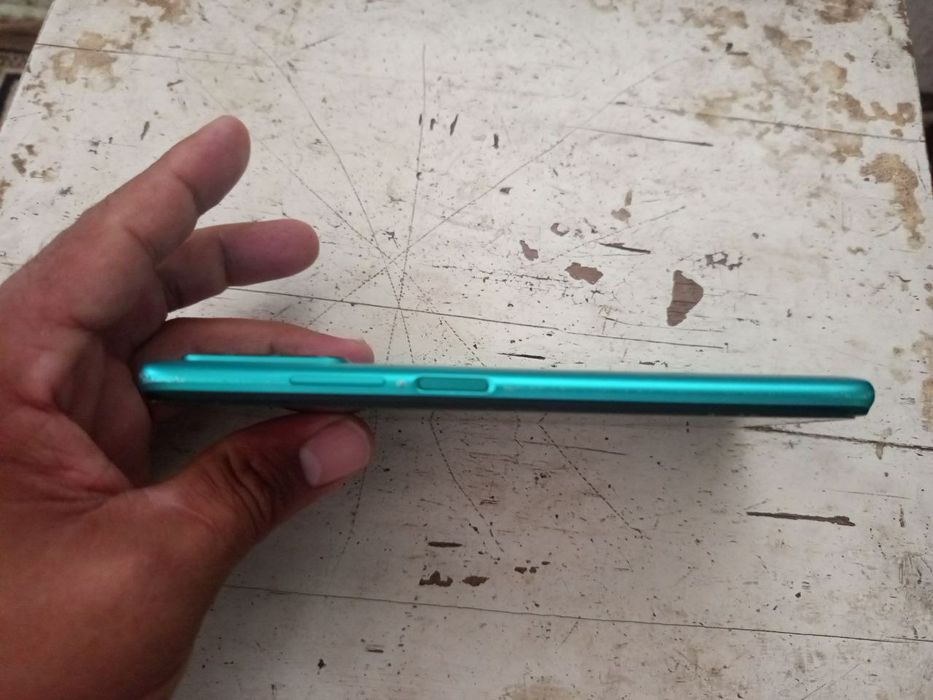 750.000 ming Redmi 9T 4/128  batareyka 6000