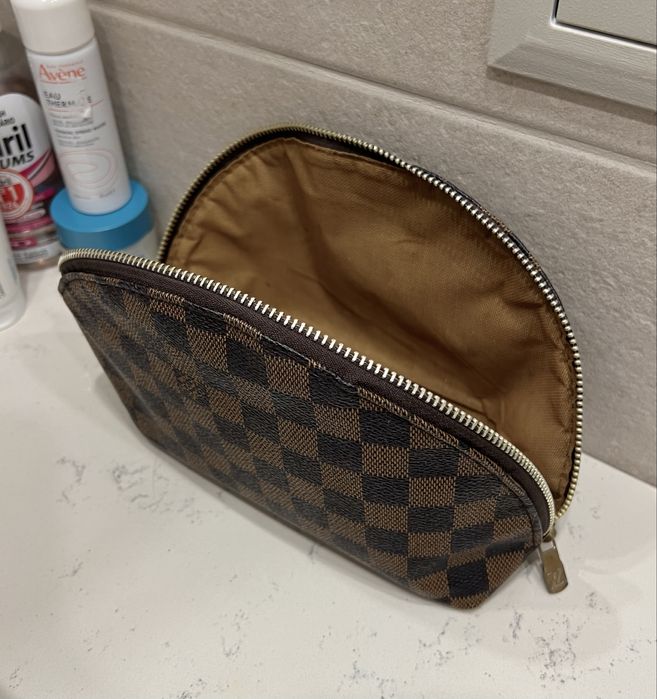 LV несесер за грим