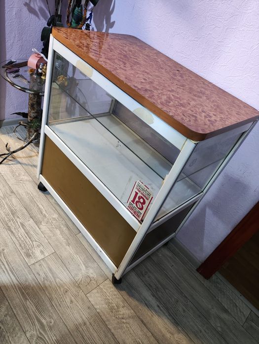Продам стол-ветрину