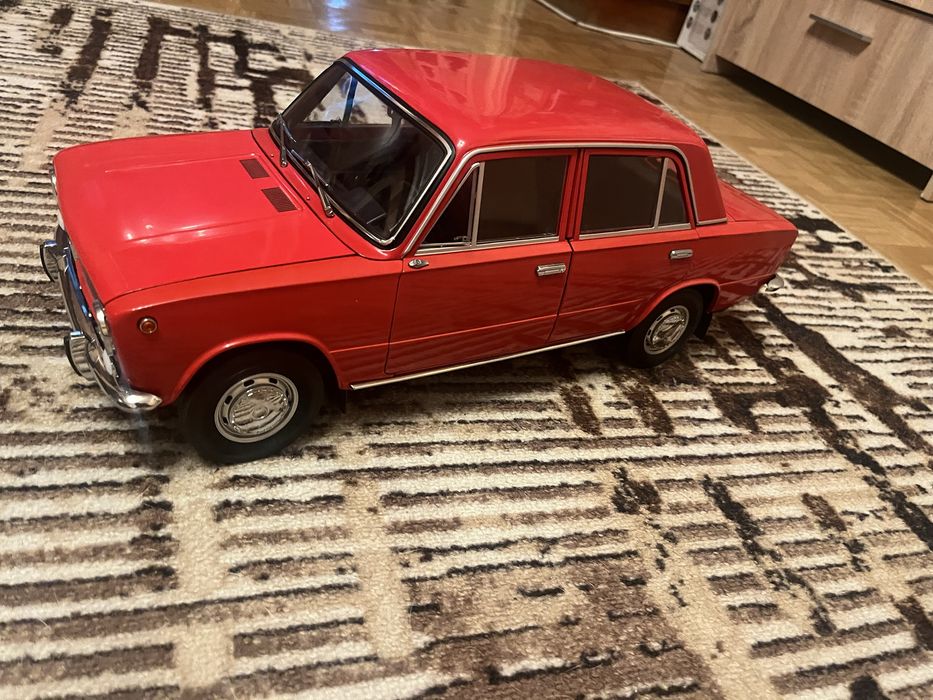 Продавам макета :Жигули+ подарък