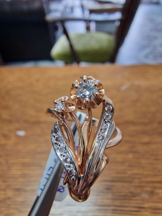 ЮВЕЛИРНИ ИЗДЕЛИЯ - Дамски Пръстен и Обеци - Заложна къща ГАЛЕРИЯ 65