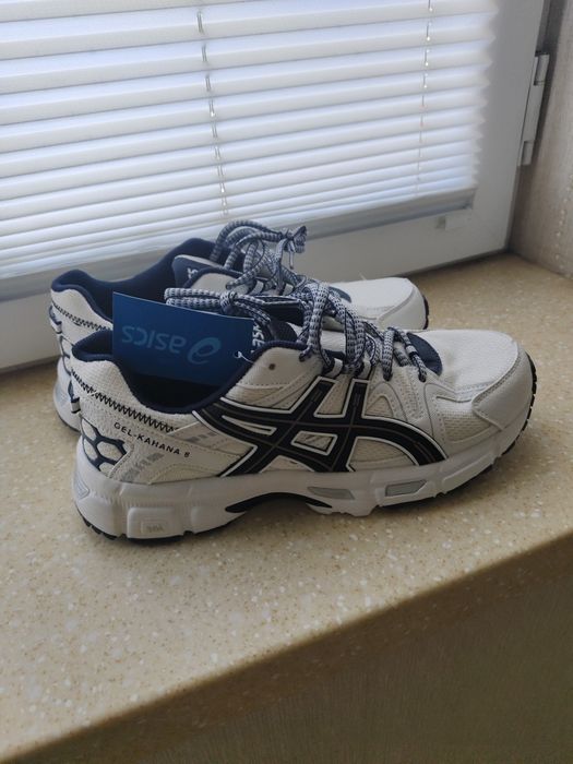 Продам кроссовки Asics