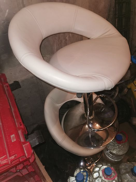 Бар столове бели