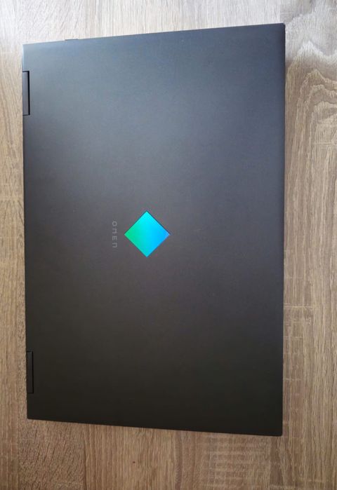 Laptop Gaming HP Omen 15 – Ryzen 7 RTX 2060 16GB Îngrijit