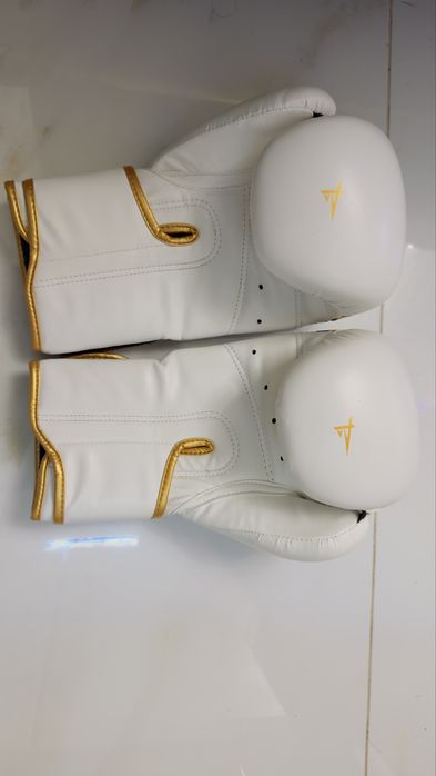 Боксови ръкавици