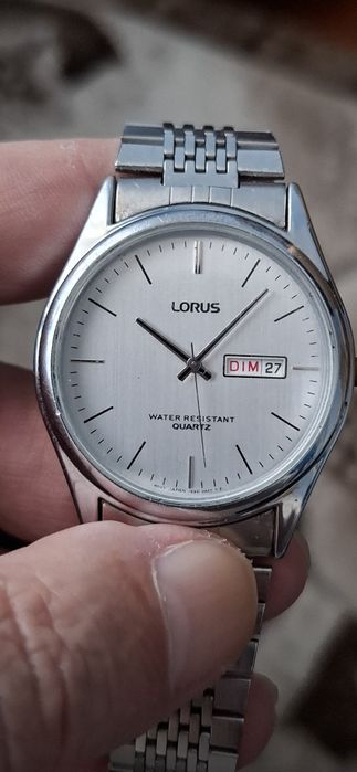 LORUS JAPAN .Ceas de mînă bărbătesc cu baterie și bŕățară metalică.