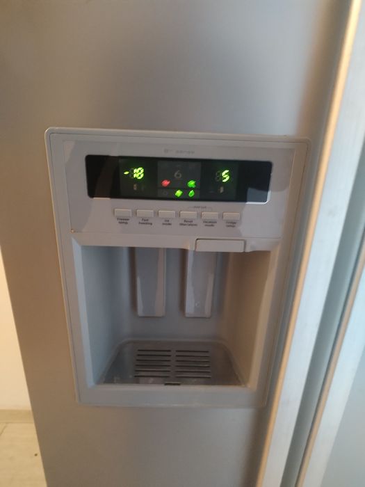 Combina frigorifica whirpool  no frost  face to face