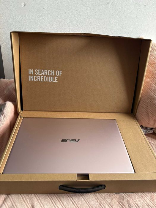 Laptop ASUS VivoBook 14 – Rose Gold - Windows 11 instalat