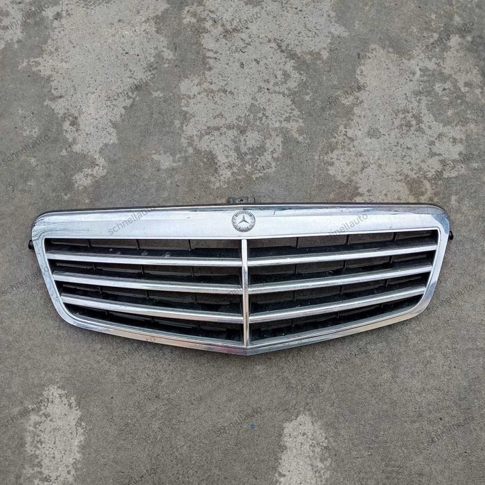 Grila centrala Mercedes Benz E Class W212 2012 cod A 212 880 05 83