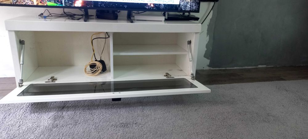 TV шкаф,бял главц