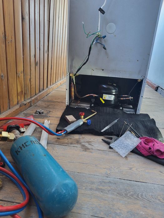 Ремонт холодильников. Ремонт витрины. Ремонт лёдогенератора.