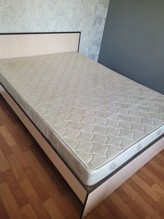 Продам кровать полуторка