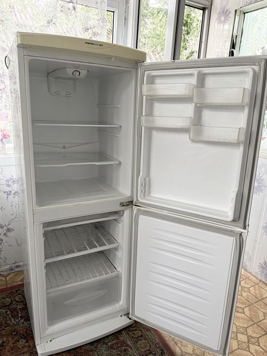 Продам Холодильник LG