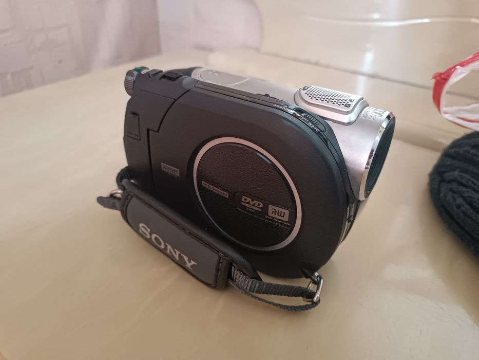 Продам видеокамеру Sony