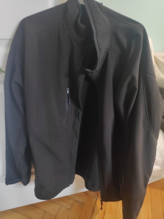 Geaca/ Jacheta soft shell de drumetie/ oras