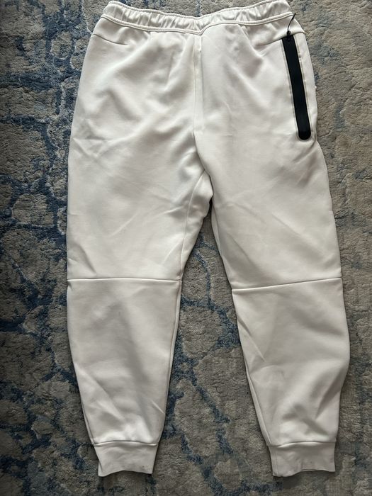 vand pantaloni tech albi