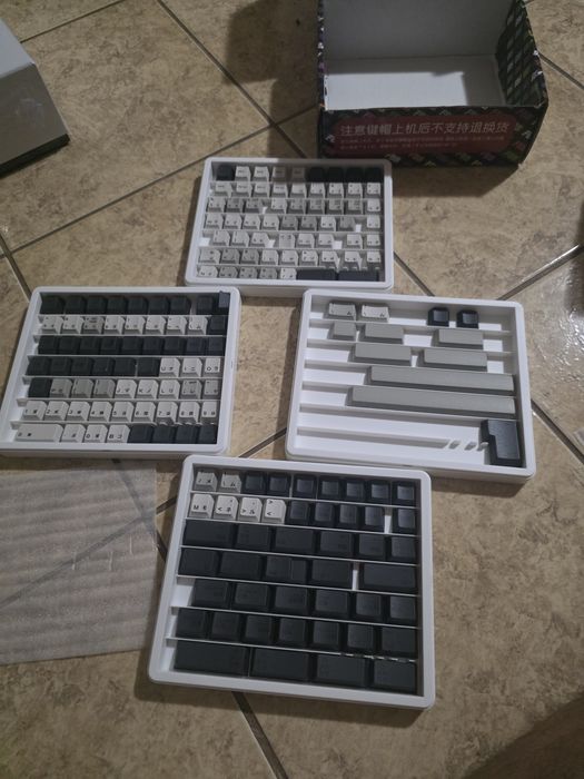 tastatură mecanică personalizabilă