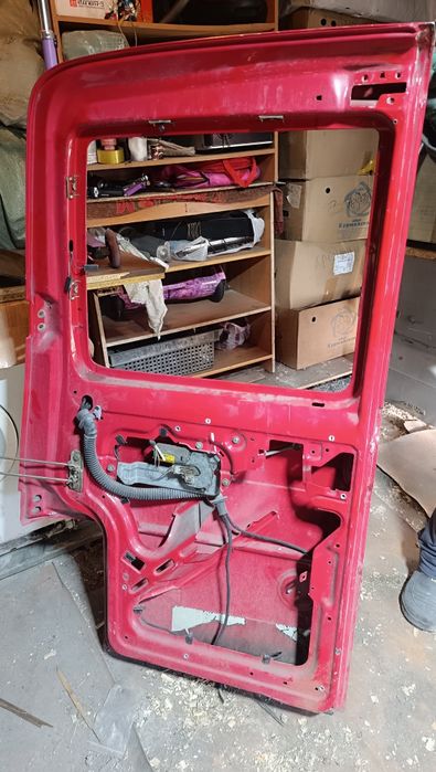 Продам двери бус Т4 каравелла