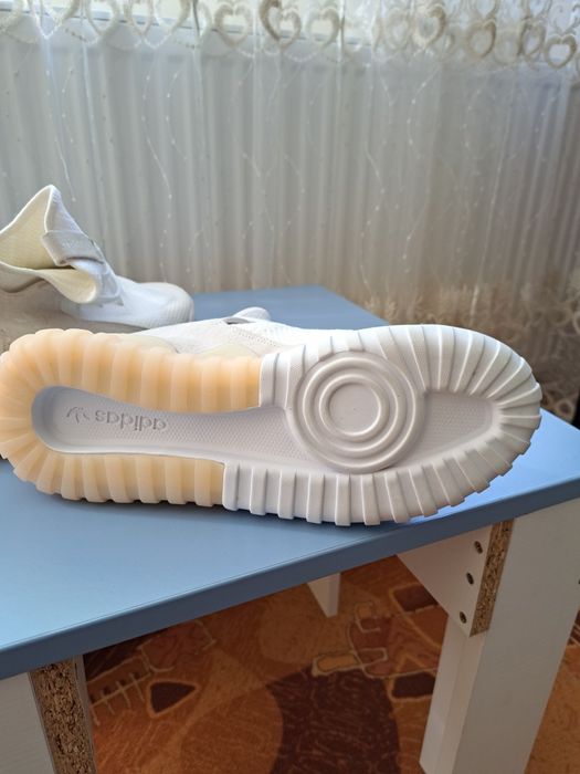 Vând sneakers adidas