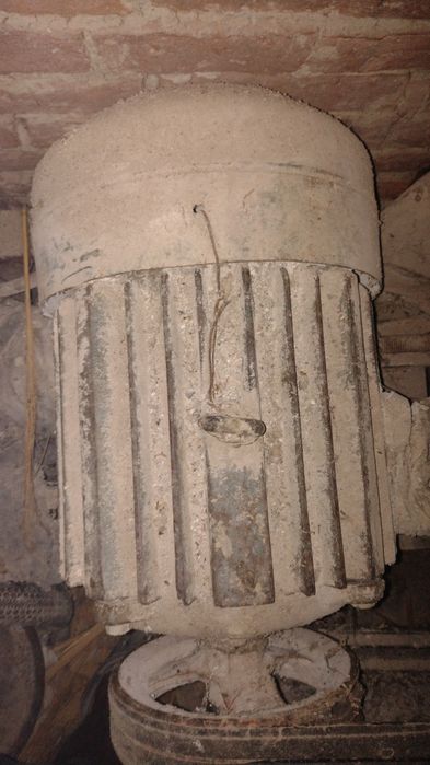 Фуражомелка трифазна - чукова с два мотора 7 kw и 5 kw + сита