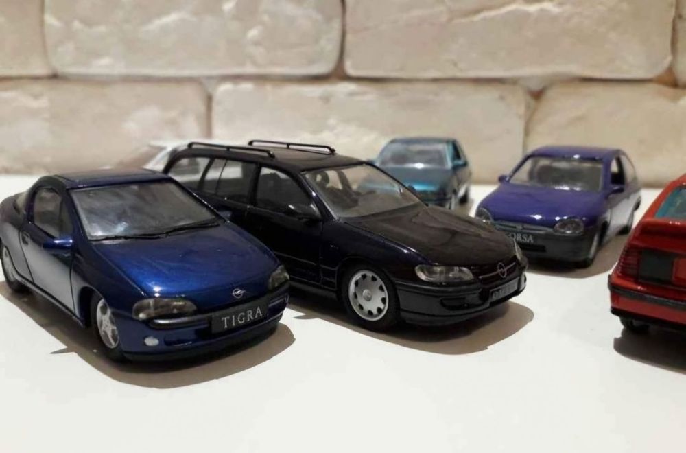 1:43 Opel умалени модели за колекция