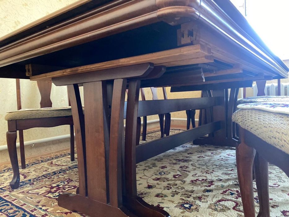 Стол со стульями