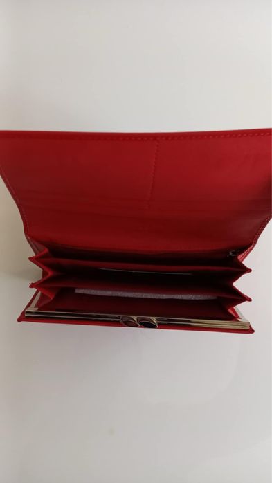 Червено дамско портмоне