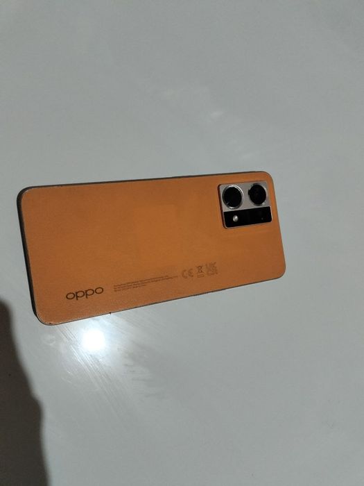 Oppo reno 7 kuchli smartfon