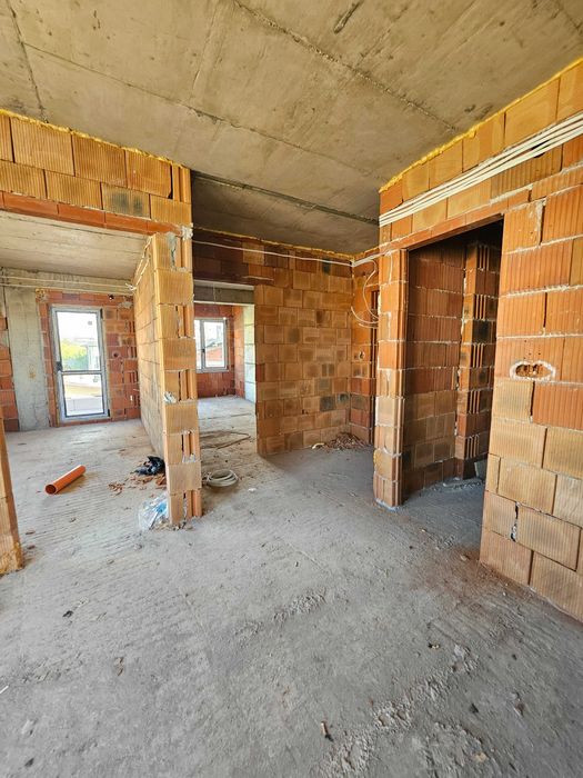 Тристаен апартамент в кв.Остромила