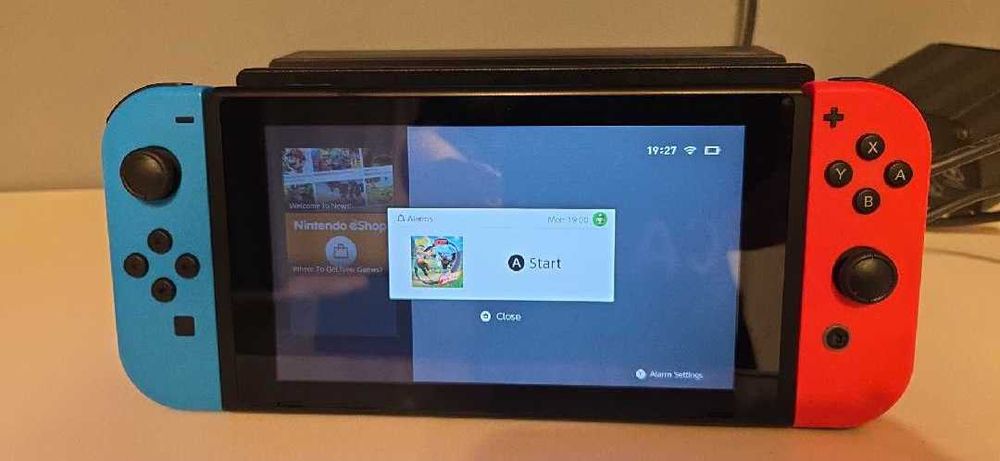 Pachet Nintendo Switch + Ring Fit + Joc 1-2-Switch + 1 Controller Perfect functional