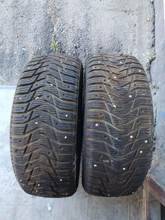 Продам зимний Шиповний Шины