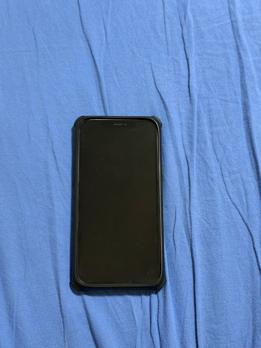 Iphone 12 pro max с калъфа