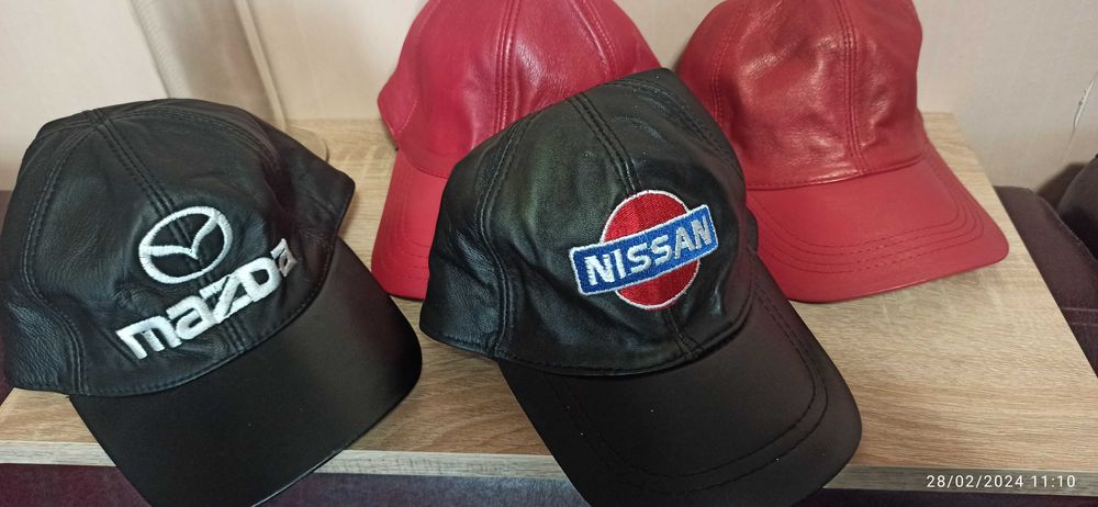 Спортни шапки от естествена агнешка кожа!Различни цветове!