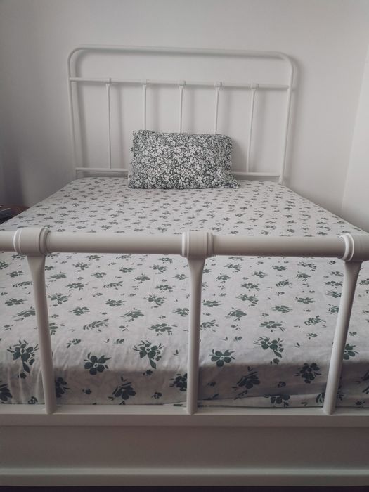 Cadru pat alb, 140/200 cm, cu somiere